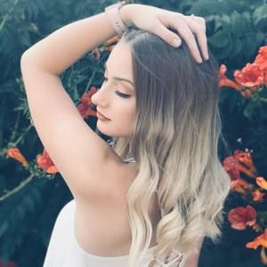 Meet your Posher, Kayley